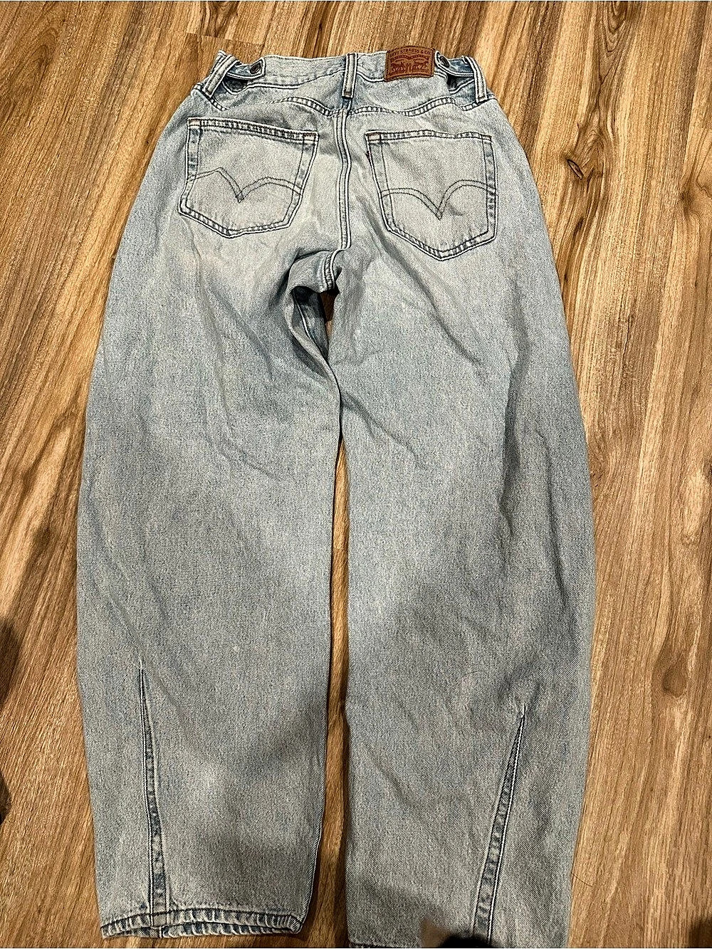 LEVIs cinch barrel jeans